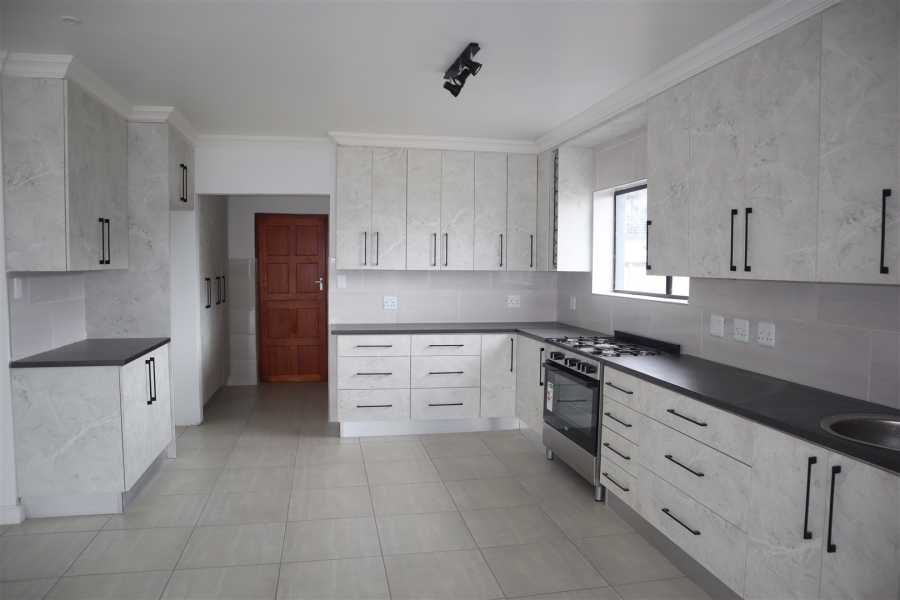 5 Bedroom Property for Sale in Wavecrest Eastern Cape